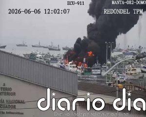 Ecuador.- Un incendio calcina 35 embarcaciones pesqueras en el puerto ecuatoriano de Manta y deja dos heridos graves