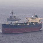 EEUU levanta sanciones contra el crudo y los petroquímicos iraníes por dos meses