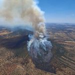 El 112 recomienda cerrar puertas y ventanas y el uso de mascarilla a la población afectada por el incendio de Castuera