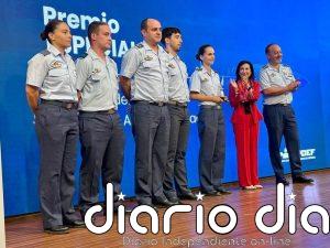El 43 Grupo del Ejército del Aire y el pintor Augusto Ferrer-Dalmau, galardonados por los periodistas de Defensa