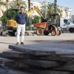 El Ayuntamiento de Córdoba cambia la solería de la plaza Matías Prats, ajardina la zona y cambia los bancos