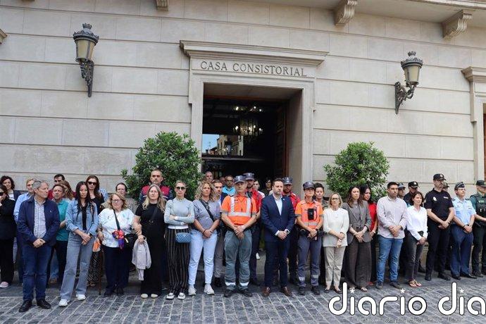 El Ayuntamiento de Tudela guarda un minuto de silencio en memoria de los cinco policías forales fallecidos en accidente