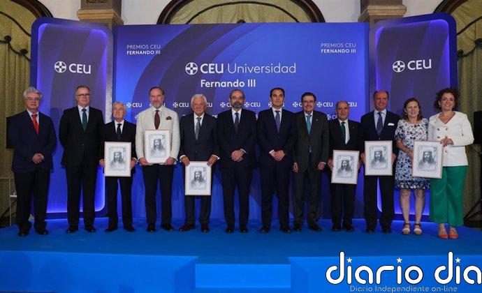 El CEU Fernando III distingue a referentes empresariales, jurídicos, sociales y educativos en sus VIII Premios