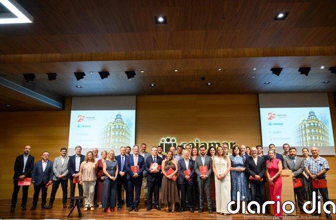 El Colegio de Economistas de Almería presenta 'Trayectoria 25', dedicada a los 25 años de evolución de Cajamar