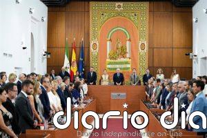 El debate de investidura de Moreno se reanuda con minuto de silencio por el último caso andaluz de violencia machista