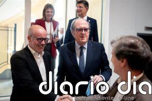 El Defensor sobre limitar el acceso a redes a menores de 16 años: "El camino no es la prohibición. Es la regulación"