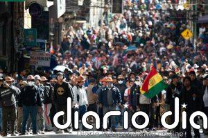 El Gobierno de Bolivia acusa a Evo Morales de enviar autobuses a La Paz para "generar violencia y caos"