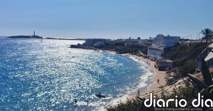 El Gobierno descarta construir un dique en la playa de Los Caños (Cádiz) para evitar su constante pérdida de arena