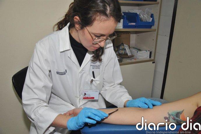 El Hospital General de Castellón incorpora la técnica de repicadura de abeja y avispa para pacientes alérgicos