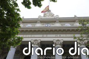 El Ibex 35 cae un 0,3% en la apertura y pierde los históricos 19.500 puntos, con el petróleo a la baja