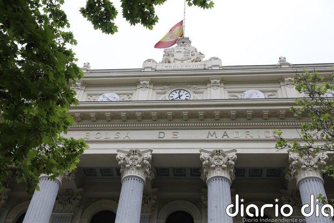 El Ibex 35 lucha por recuperar los 19.500 puntos en la media sesión tras la caída de las tecnológicas