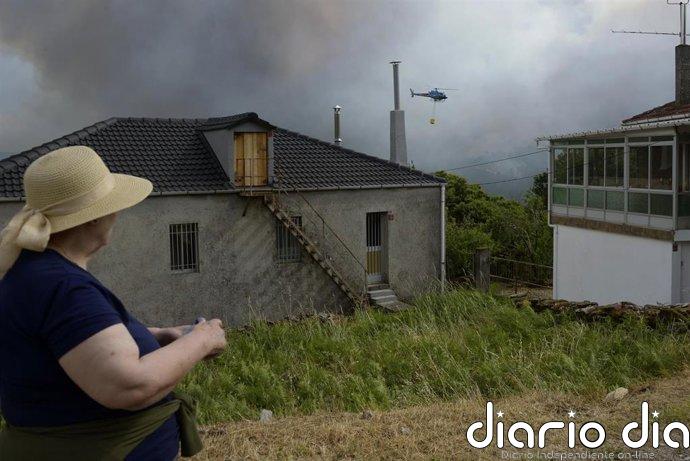 El incendio de Boborás alcanza las 200 hectáreas y el de Padrón está en vías de estabilizarse y salvar el nivel 2