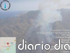 El Infoca mantiene el dispositivo terrestre para estabilizar el incendio de Mojácar (Almería) tras la retirada aérea
