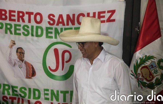 El JNE declara improcedentes las apelaciones de Sánchez, quien cuestiona el proceso electoral durante la marcha en Lima