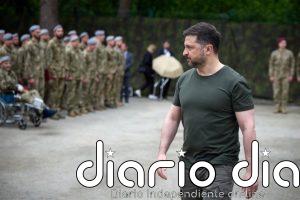El Kremlin duda de las intenciones de Zelenski con su publicitada carta de paz a Putin: "Se cree que es Rambo"