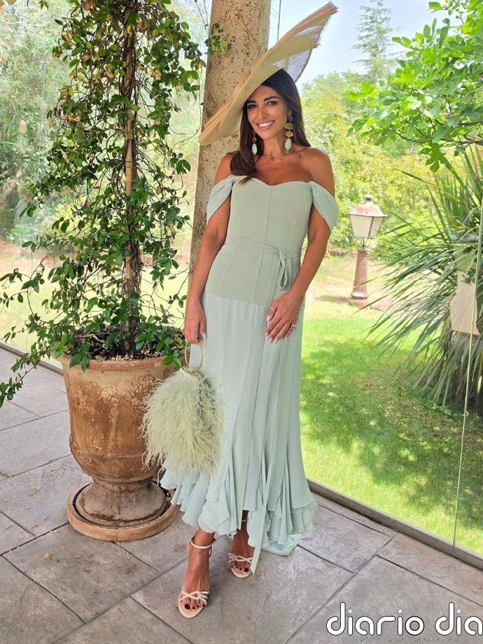 El look de invitada perfecta para una boda de día lo tiene Paula Echevarría y es de inspiración romántica