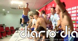 El Málaga celebra el ascenso a Primera en Almería