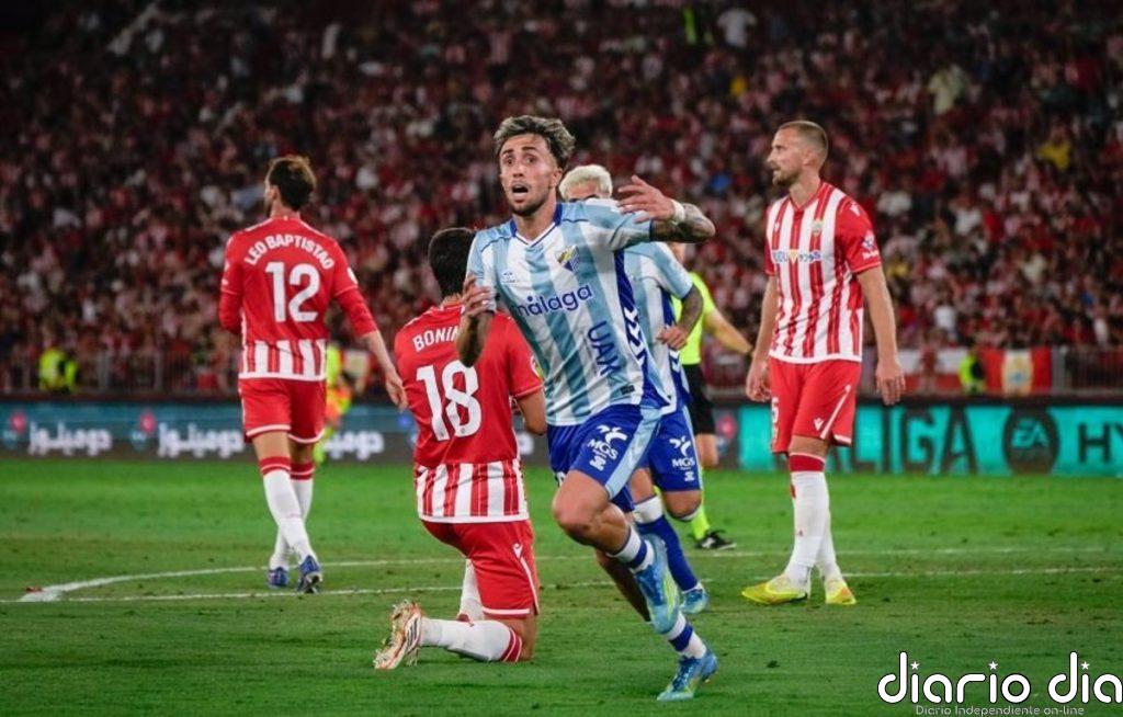 El Málaga gana en Almería y vuelve a Primera ocho años después