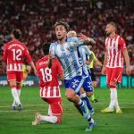 El Málaga gana en Almería y vuelve a Primera ocho años después