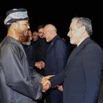 El ministro de Exteriores de Omán defiende ante Irán el paso "seguro y sin peaje" por el estrecho de Ormuz