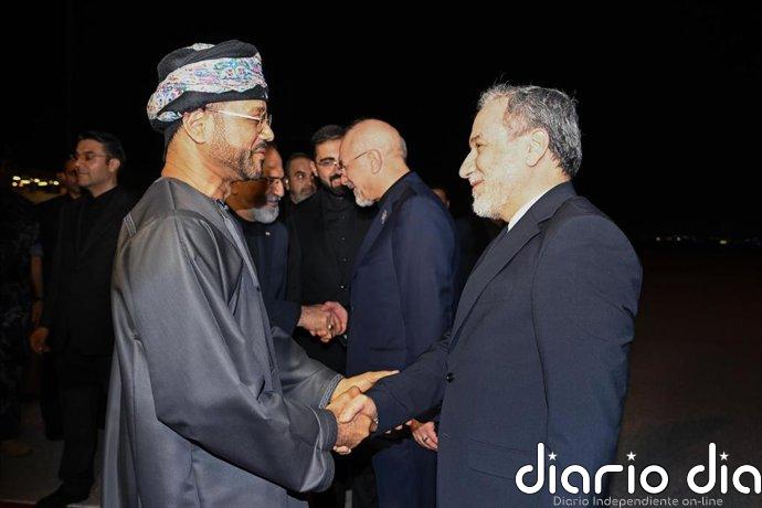 El ministro de Exteriores de Omán defiende ante Irán el paso "seguro y sin peaje" por el estrecho de Ormuz