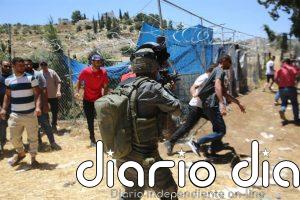El padre del bebé palestino Sam Abu Haikal denuncia que el Ejército israelí asesinó al niño a sangre fría