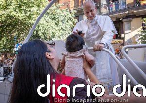 El Papa bendijo al bebé de la joven peruana Nicole: "Tuve como un impulso que hizo que me tirara encima"