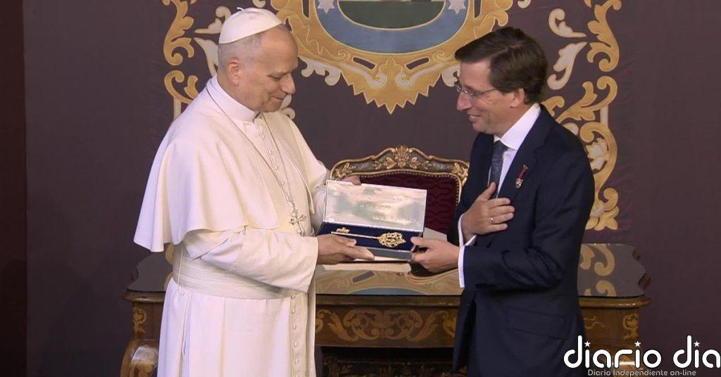 El papa recibe la Llave de Oro de la Villa de Madrid