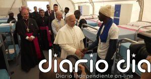 El papa se reune con una delegación de migrantes en Tenerife