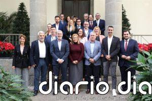 El Parlamento de Canarias ultima la ley de municipios turísticos con la abstención de Vox