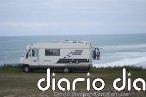 El Parlamento insta a Turismo a establecer mecanismos para evitar la pernocta indiscriminada de autocaravanas