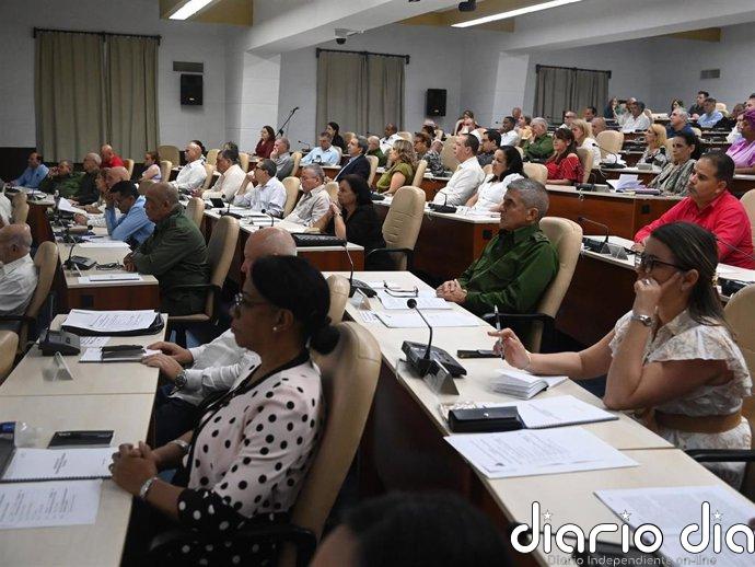 El Partido Comunista cubano asegura que Raúl Castro está "plenamente de acuerdo" con las propuestas de reforma económica