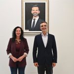 El retrato de Fernández-Pacheco luce desde este lunes en la Galería de Alcaldes y Alcaldesas del Ayuntamiento de Almería