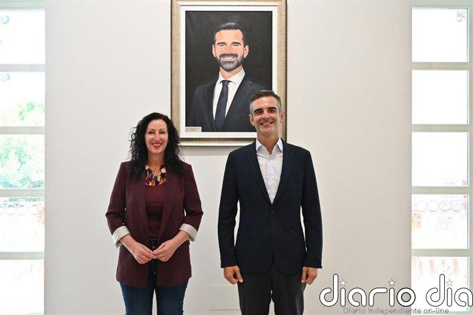El retrato de Fernández-Pacheco luce desde este lunes en la Galería de Alcaldes y Alcaldesas del Ayuntamiento de Almería