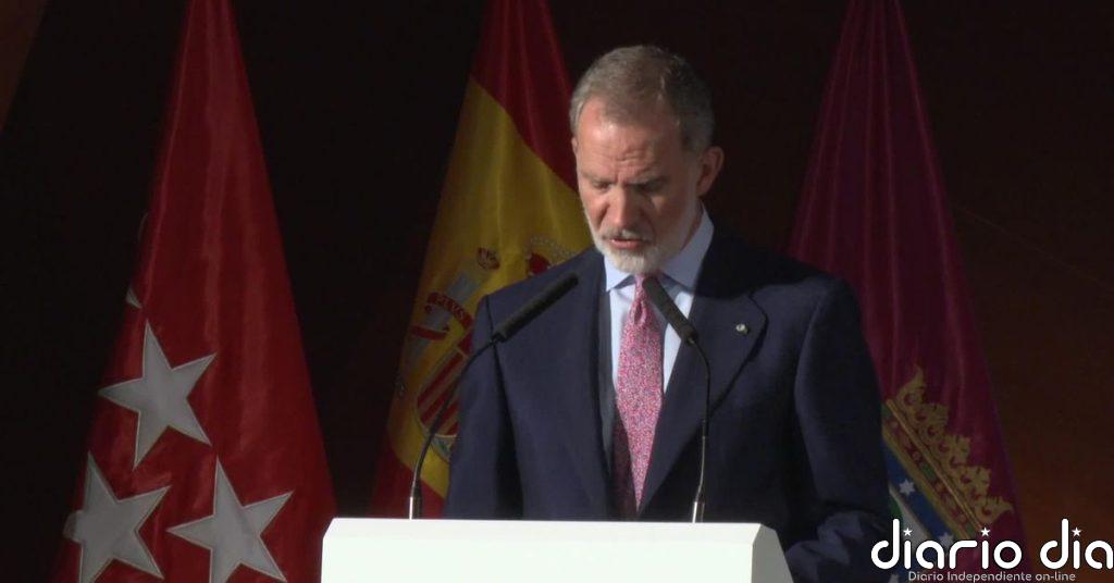 El rey pide seguir confiando en la democracia “en estos días un tanto oscuros”
