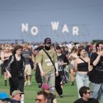 El rock caótico de Geese desafía la lluvia en el Primavera Sound