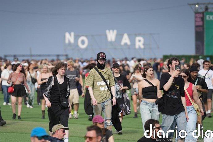El rock caótico de Geese desafía la lluvia en el Primavera Sound
