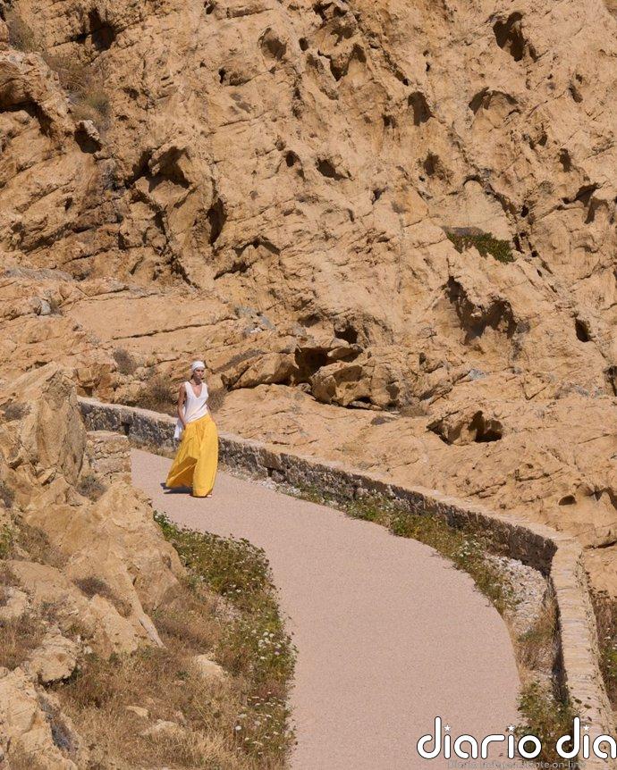 El turquesa domina el verano de Jacquemus y promete ser el color de la temporada