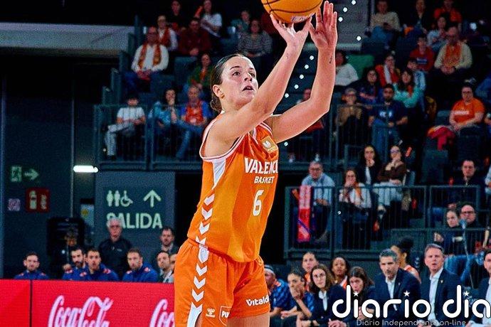 Elena Buenavida: "Los títulos de Valencia Basket son una señal de que se están haciendo las cosas muy bien"