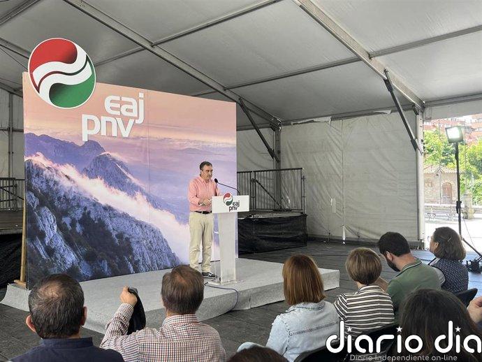 Esteban pide a Otegi "menos antifascismo de mitin y antifascismo de país"