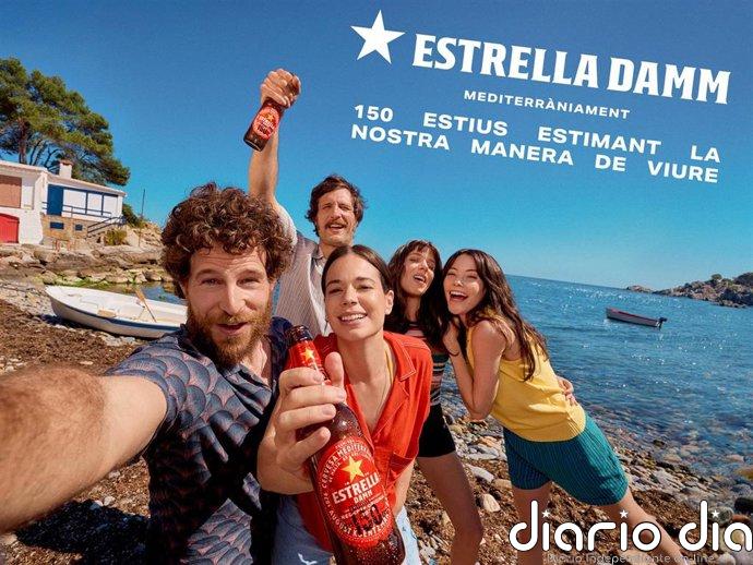 Estrella Damm lanza su campaña de verano que celebra los 150 años de historia de la marca