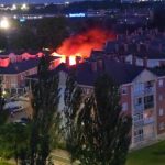Extinguido sin heridos el incendio originado tras explotar una bombona en una vivienda de Parque Alameda de Valladolid