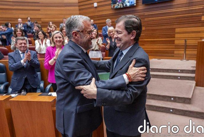 Feijóo felicita a Mañueco por lograr "por tercera vez consecutiva" la presidencia de Castilla y León
