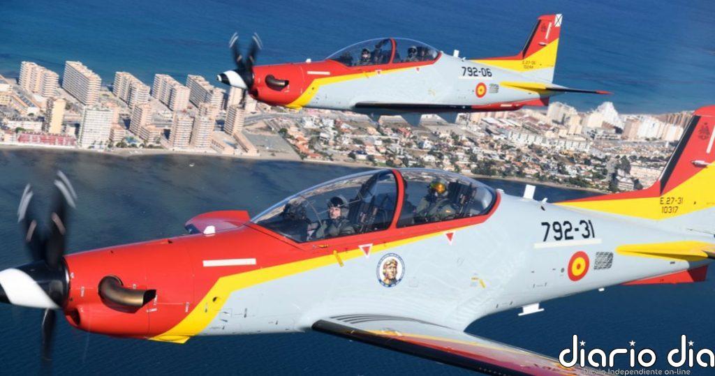 Felipe VI y la princesa Leonor realizan un vuelo de instrucción conjunto en la Academia General del Aire en San Javier