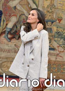 Felipe y Letizia derrochan complicidad en su encuentro con los Patronatos de la Fundación Princesa de Asturias