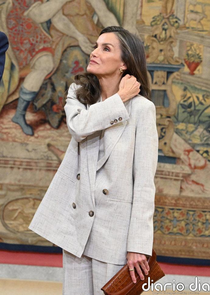 Felipe y Letizia derrochan complicidad en su encuentro con los Patronatos de la Fundación Princesa de Asturias