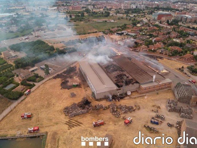 Finaliza el confinamiento de la urbanización Ciutat Jardí por un incendio en Lleida