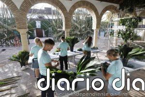 Flora mantiene abierta hasta este domingo su convocatoria de asistente para trabajar con los mejores artistas florales
