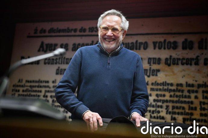 Francisco Llera ingresa en la Real Academia de Ciencias Morales y Políticas reivindicando la Corona y el papel Felipe VI