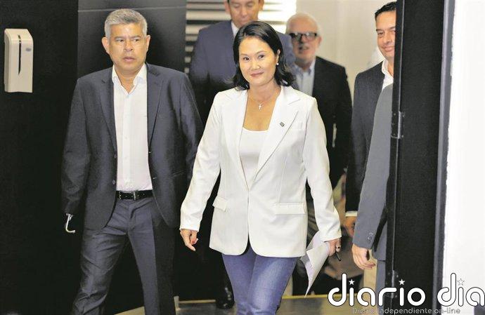 Fujimori mantiene una ventaja de apenas 1.300 votos sobre Sánchez en las presidenciales de Perú, con el 98,2% escrutado
